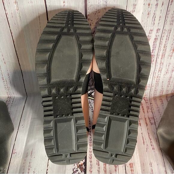 Steve Madden Pink Slip on Sneakers. - Picture 8 of 9